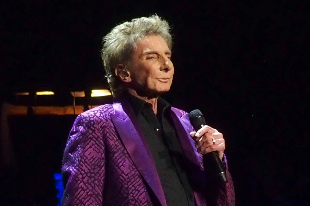 Barry Manilow has cancelled further live shows