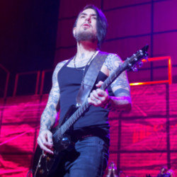 Dave Navarro struggled to pick up the guitar again