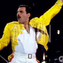 Queen is 'set to sell its catalogue for huge sum'