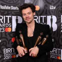 Harry Styles has been spotted kissing Emily Ratajkowski