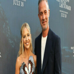 Sarah Michelle Gellar and Freddie Prinze Jr.  have been married since 2002